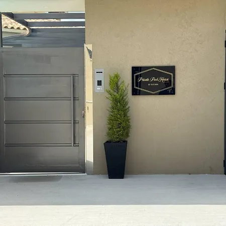 Private Pool House By Natchos