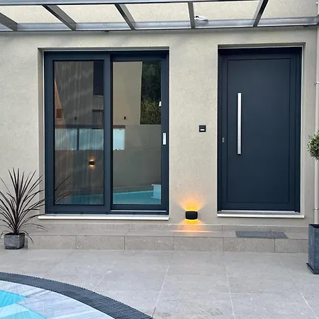 Private Pool House By Natchos * Βιρός